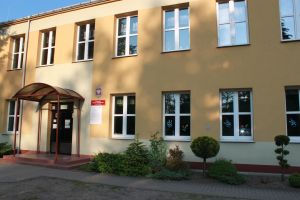 Zdjęcie: budynek Szkoły Podstawowej w Lutkówce