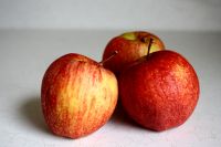 Grafika: trzy jabłka