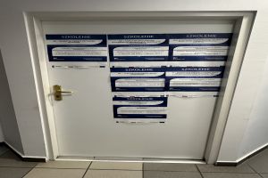 Zdjęcie: Drzwi do gabinetów terapeutycznych